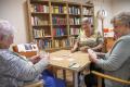 Zentrum für Betreuung und Pflege Auwaldhof Kartenspielen in einem Gemeinschaftsraum (thumb)